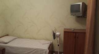 Гостиница Ираида Адлер Двухместный номер с 2 отдельными кроватями и общей ванной комнатой-1